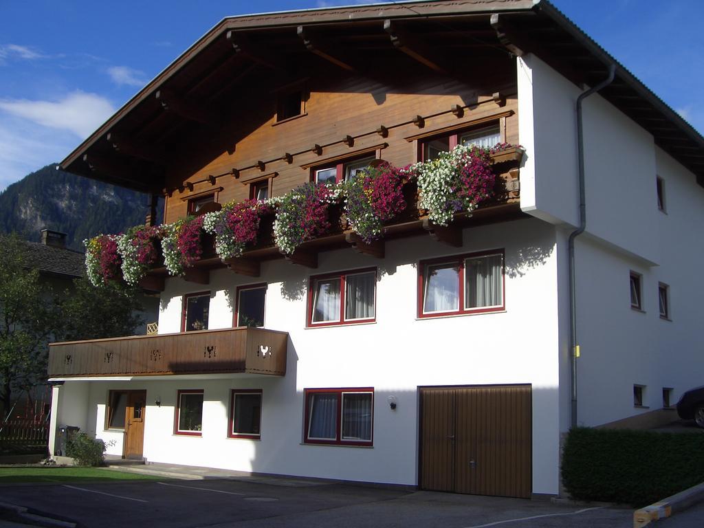 Gaestehaus Geisler Hotel Hippach Exterior photo